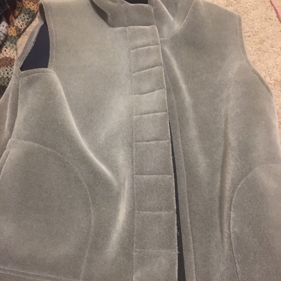 Vest - Picture 3 of 4